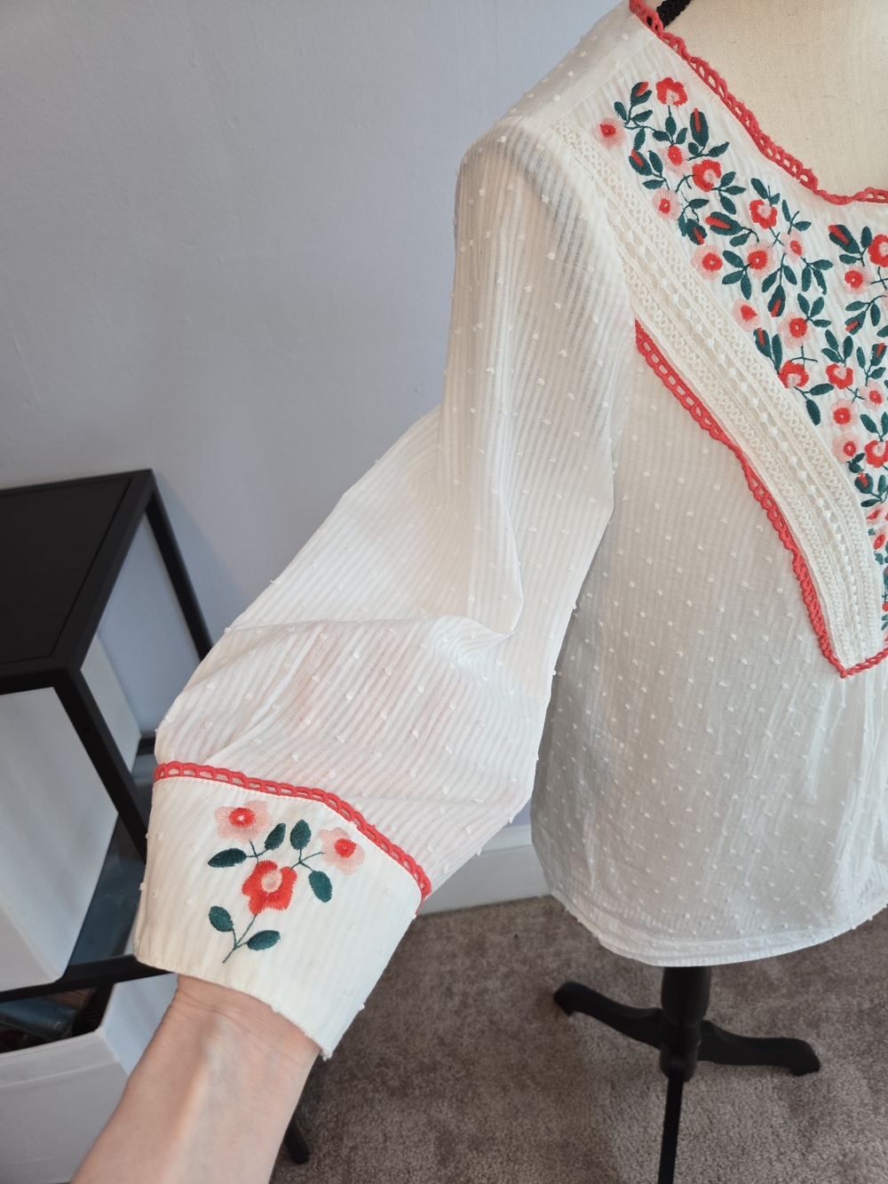 Boden Kelsey Ivory Swiss Dot  Embroidered Top 3/4 Sleeve Peasant Boho US 6 - Picture 5 of 11